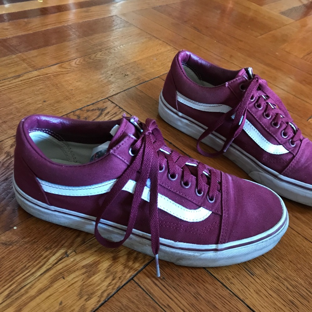 Burgundy Vans “Old Skool”